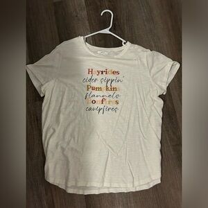 Maurice’s fall cream color, off white graphic tshirt